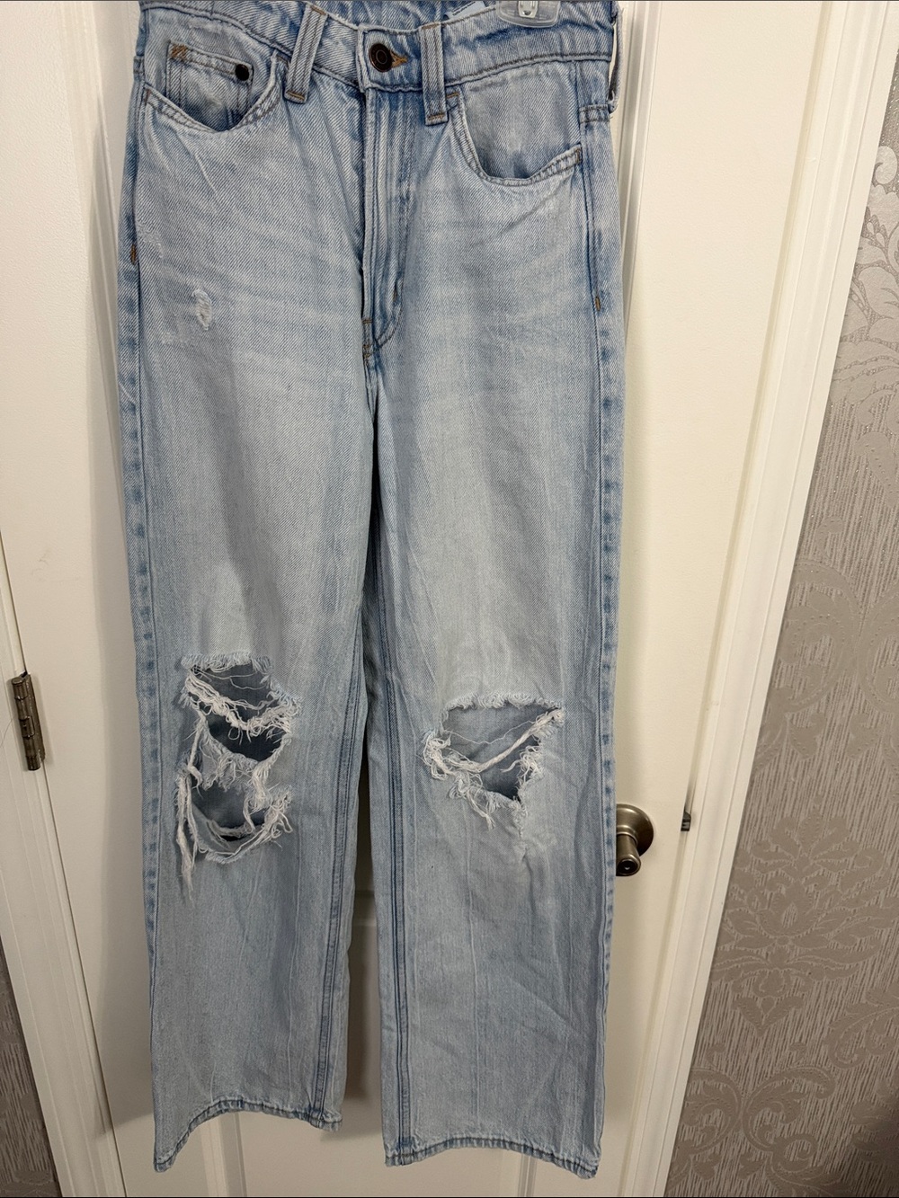 Light Wash Ripped Wide-Leg Jeans for Women